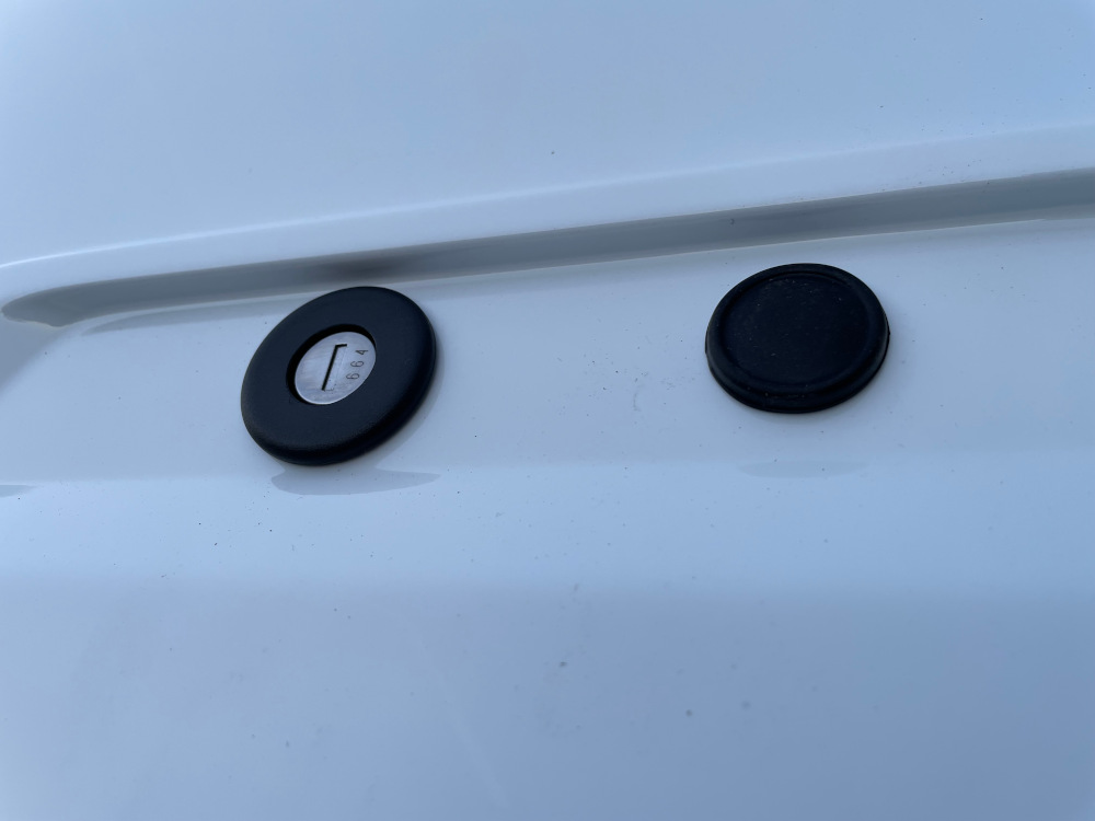 Aeroklas - Work hardtop - Pop-up Panels - 2E2E; L9F0 clear white - VW Amarok DC 2023- (3)