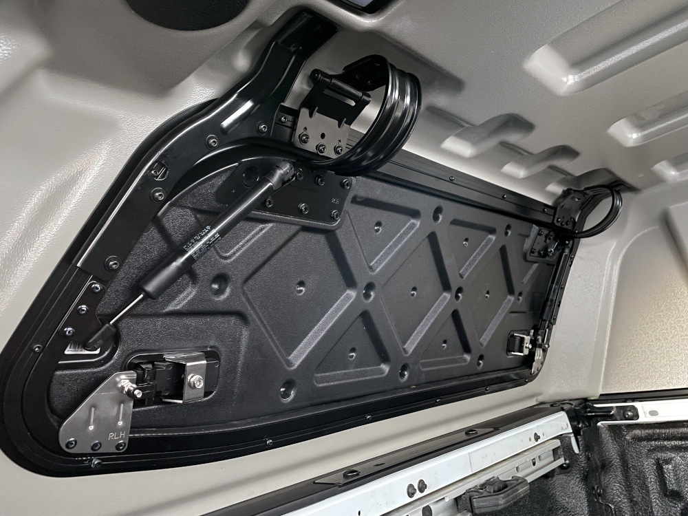 Aeroklas - Work hardtop - Pop-up Panels - 2E2E; L9F0 clear white - VW Amarok DC 2023- (5)