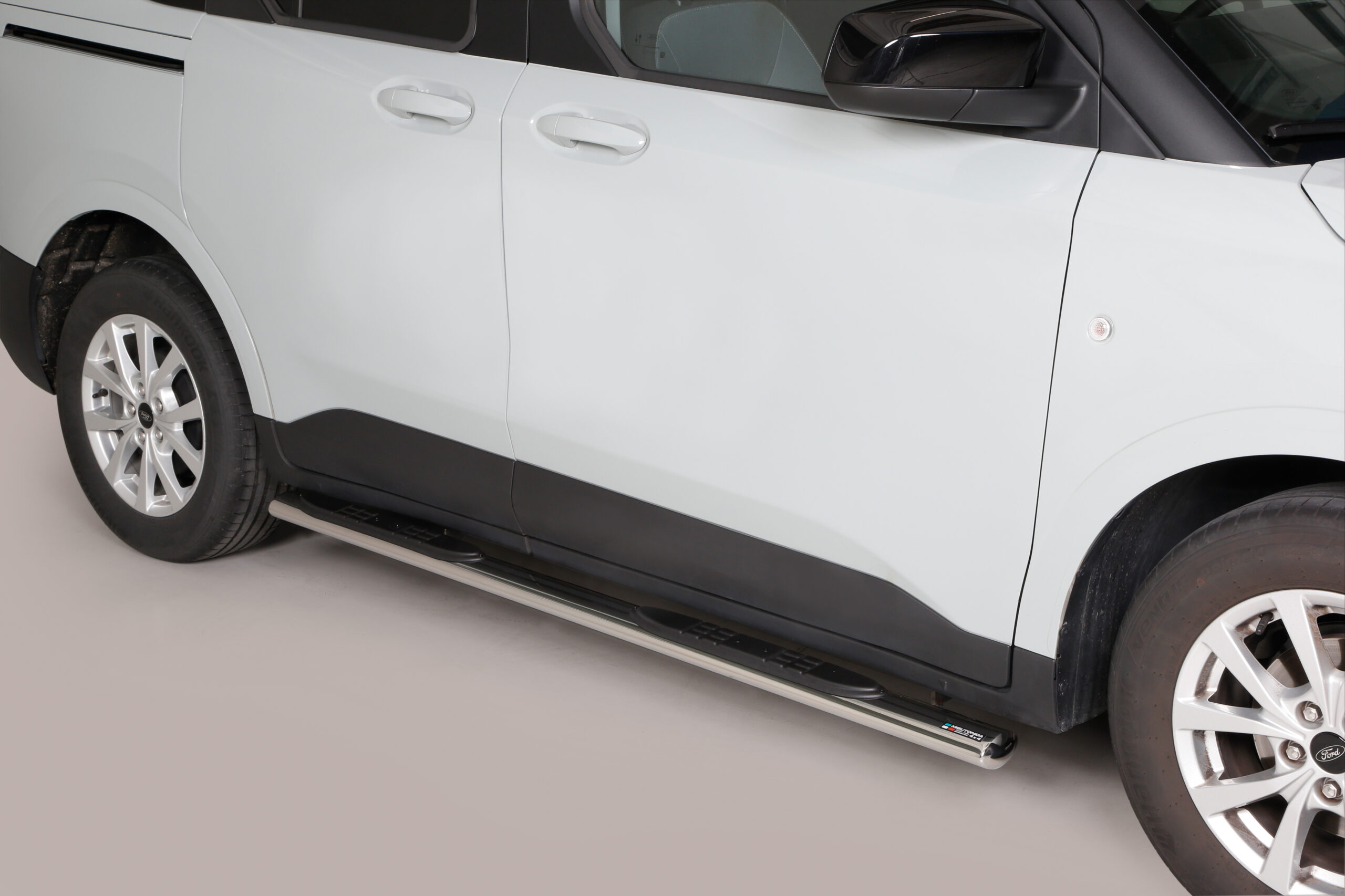 Misutonida Side Bar ovaal plastic steps Ford Transit Tourneo Courier 2024